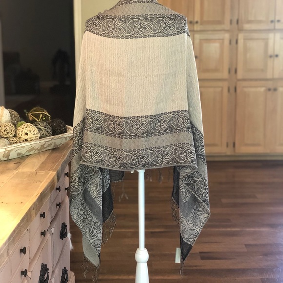 Scarf or Wrap - Picture 3 of 5